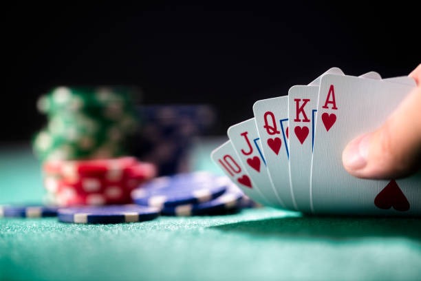 Gaple Online round conclusion showing winner announcement and payout calculation